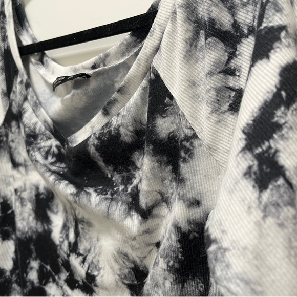 Shein Curve Tie Dye Long Sleeve Top - Picture 5 of 9